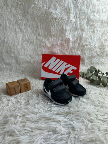 Paire de basket Nike MD valiant taille 18,5