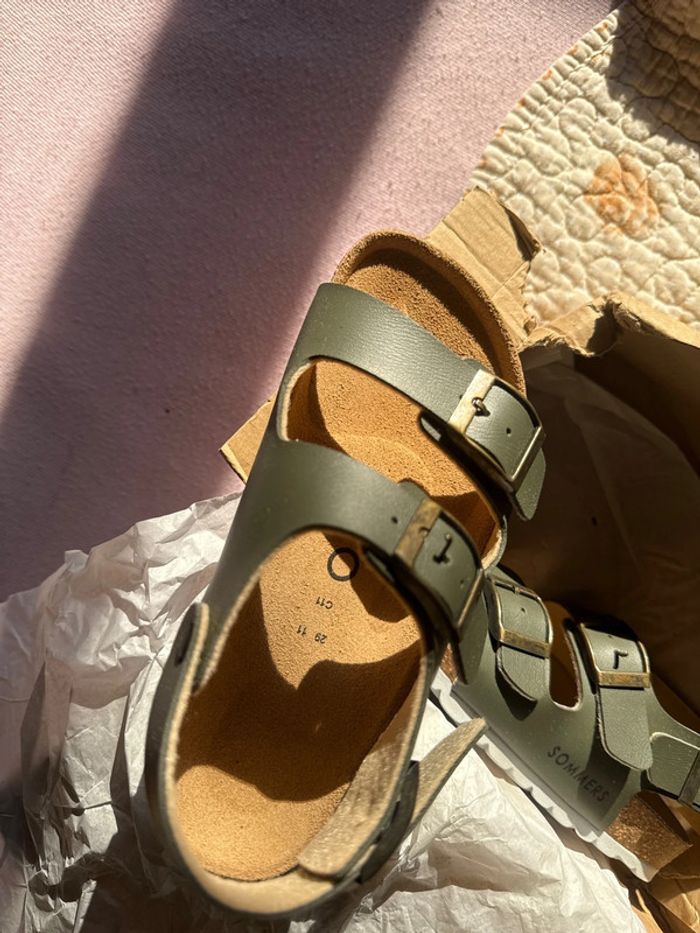 Jolies sandales Sommers en cuir neuves avec étiquette pointure 29 - photo numéro 3