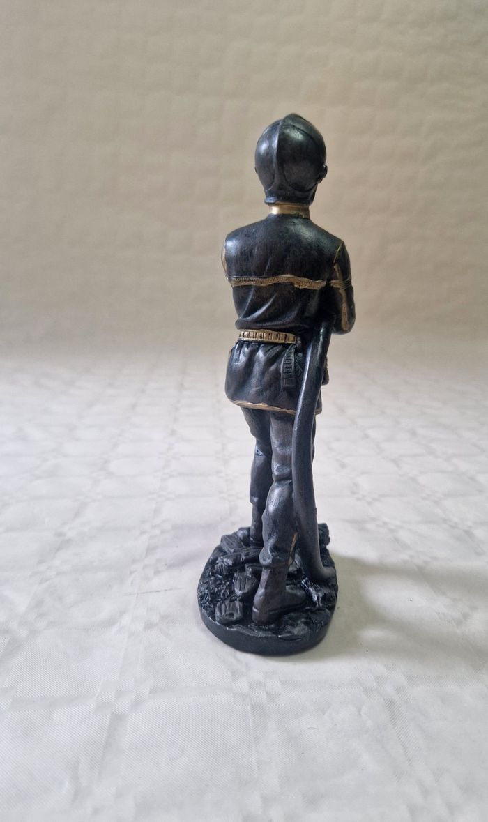 Figurine / statue pompier avec sa lance - photo numéro 3