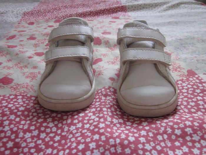 Baskets blanches Adidas taille 21 - photo numéro 3