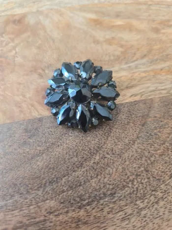 Broche vintage en verre