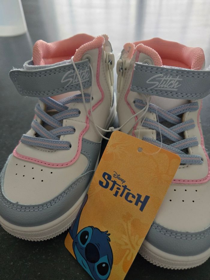 Basket Disney Stitch montantes avec fermeture éclair et scratch - photo numéro 2