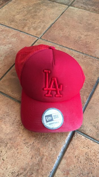 Casquette rouge LA one size (ajustable) en très bon état