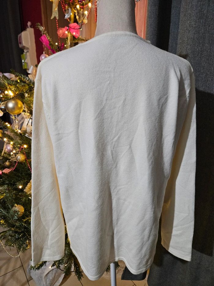 Pull blanc avec strass en fleur - photo numéro 3