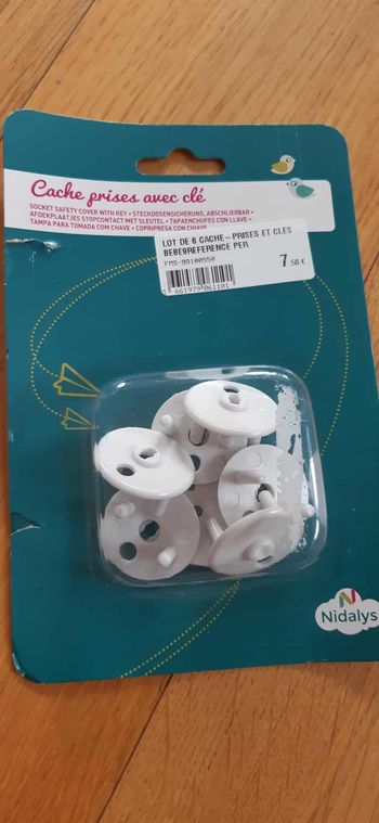 6 cache prises avec clé