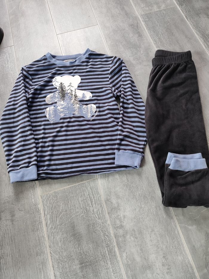 Lot de 2 pyjamas en 10 ans - photo numéro 2