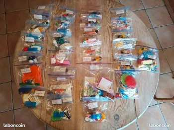 Lot de différents playmobil en sachet