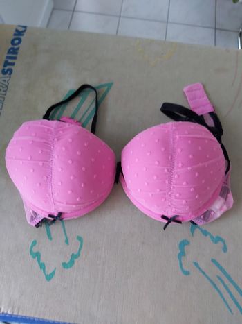 Soutien gorge rose et noir à plumetis 90B