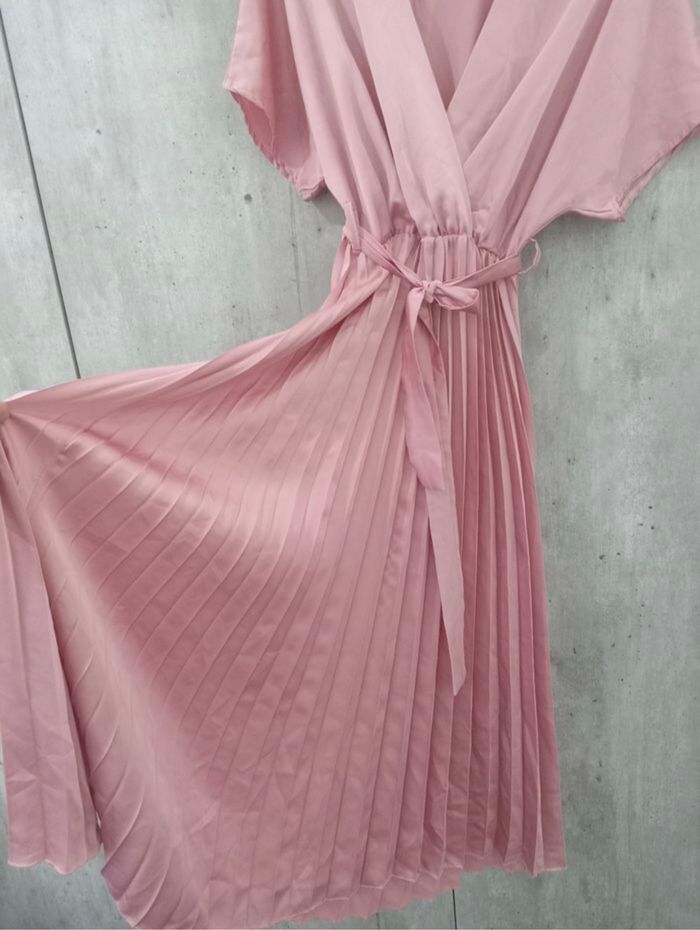 Très belle robe - photo numéro 3