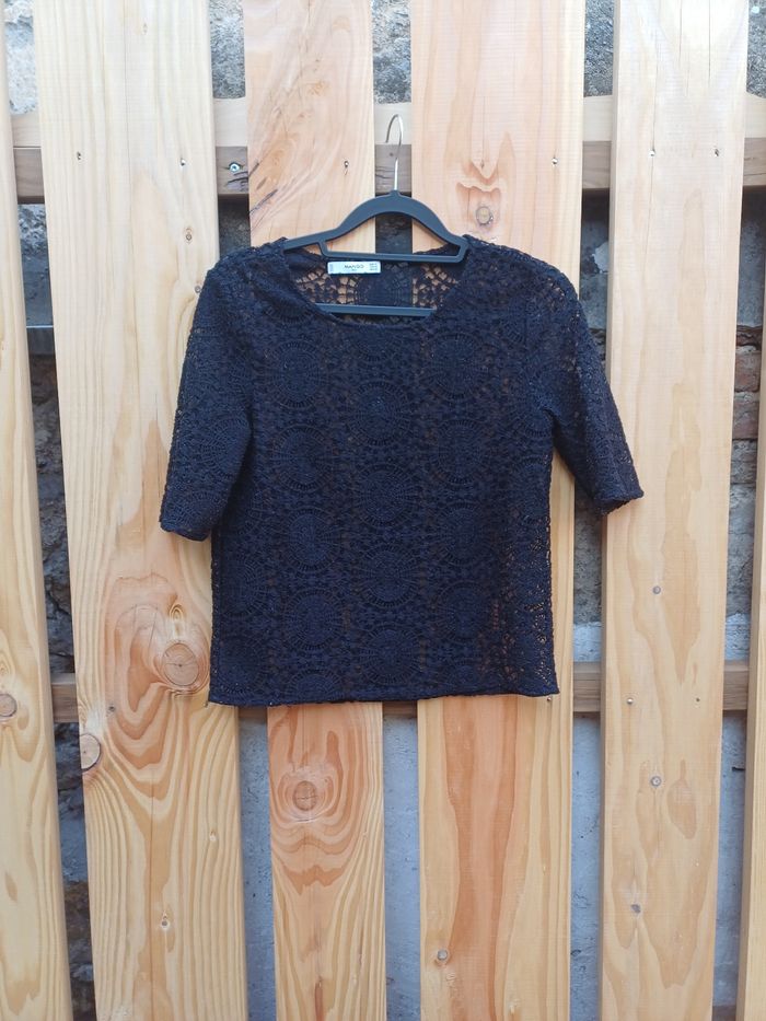 Jolie blouse en broderie noire Mango - photo numéro 2