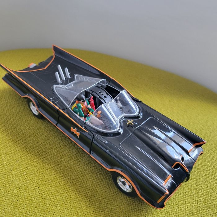 Batmobile  et 2 figurines - photo numéro 7