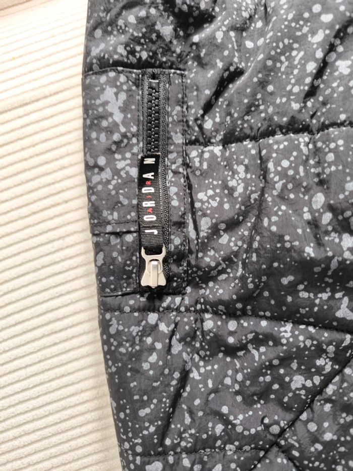 Manteau Jordan gris et rouge taille 12/13ans - photo numéro 3