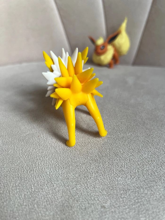 Lot de deux figurines 8 cm Voltali et Pyroli - Pokémon - photo numéro 3