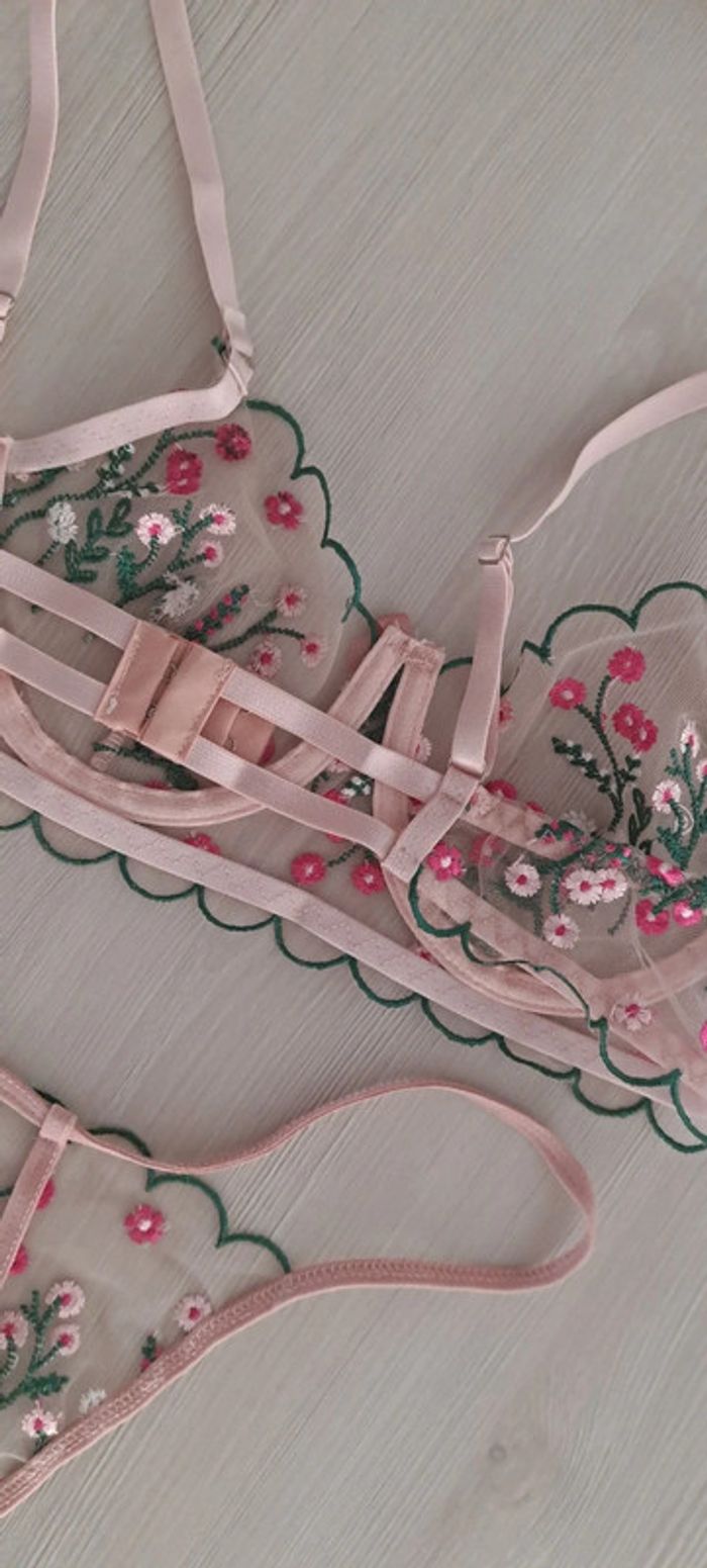 Ensemble lingerie dentelle rose Taille S - photo numéro 6