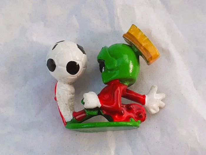 Mini Figurine Marvin le martien football - photo numéro 5
