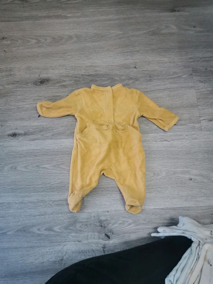Grenouillère velours Kiabi 1 mois - photo numéro 4