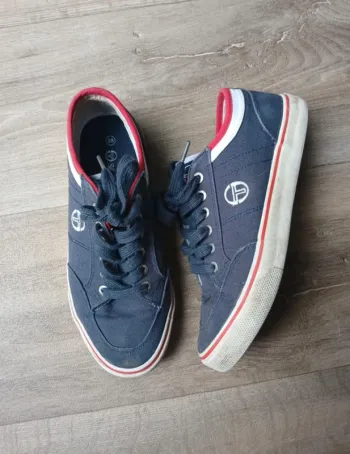 Chaussure en toile Sergio Tacchini taille 38