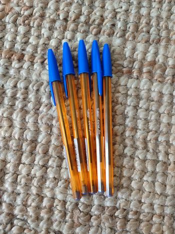 Lot 5 stylos bic bleus
