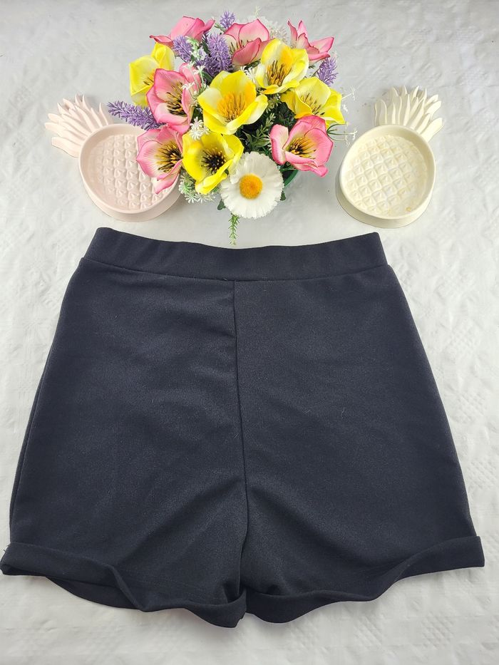 Short noir chic style marinière à boutons dorés taille 32 - photo numéro 2