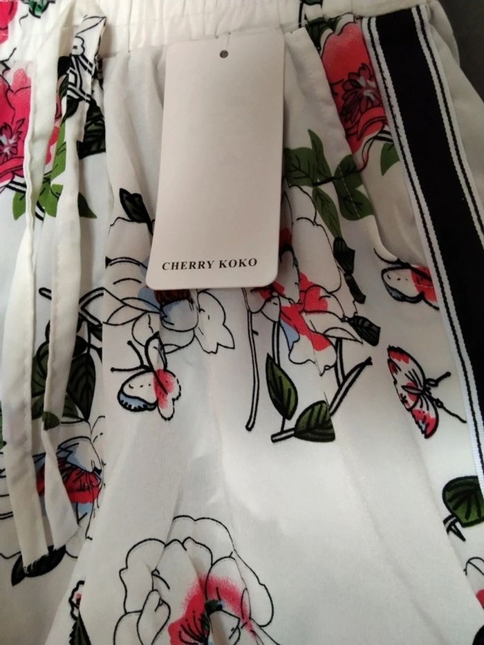Short fleuri.  Marque Cherry koko - photo numéro 3