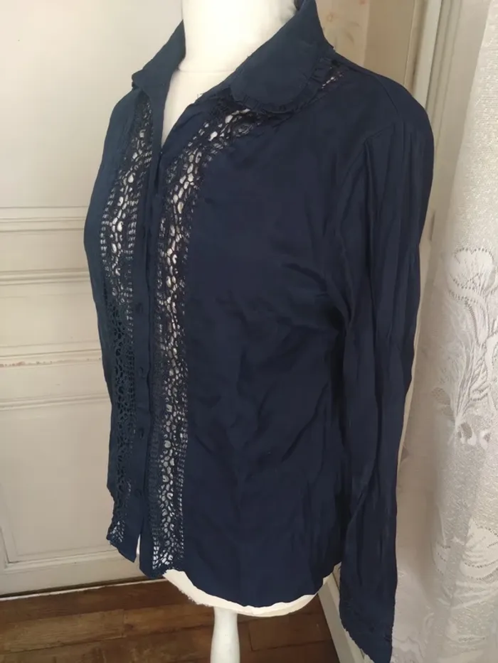 Chemise Cherry Paris T38 – bleu marine ajourée dentelle chic - photo numéro 4