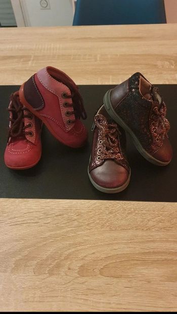 Lot de 2 paires de chaussures pointure 22