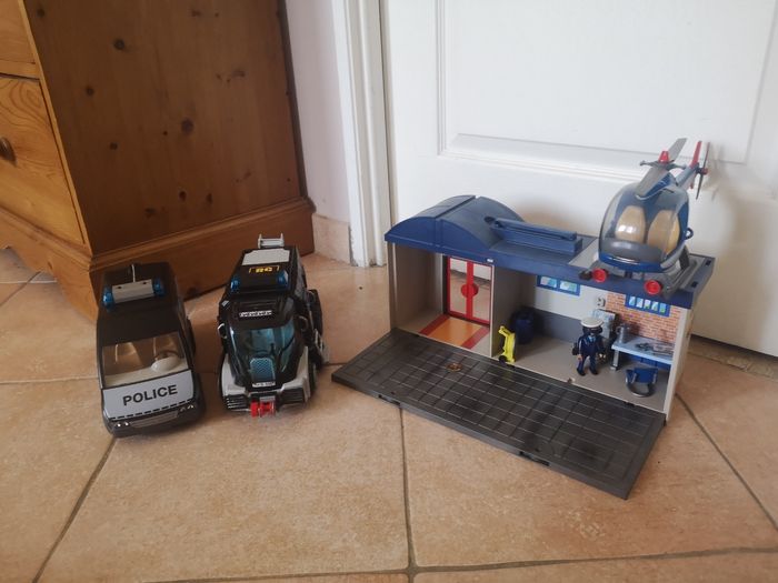 Lot de playmobil (petit commissariat, 2 vehicules + helicoptere - photo numéro 5