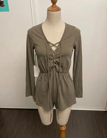 Neuf avec étiquette - Sage The Label - Combishort lacé - Taille XS - Kaki / Vert Olive