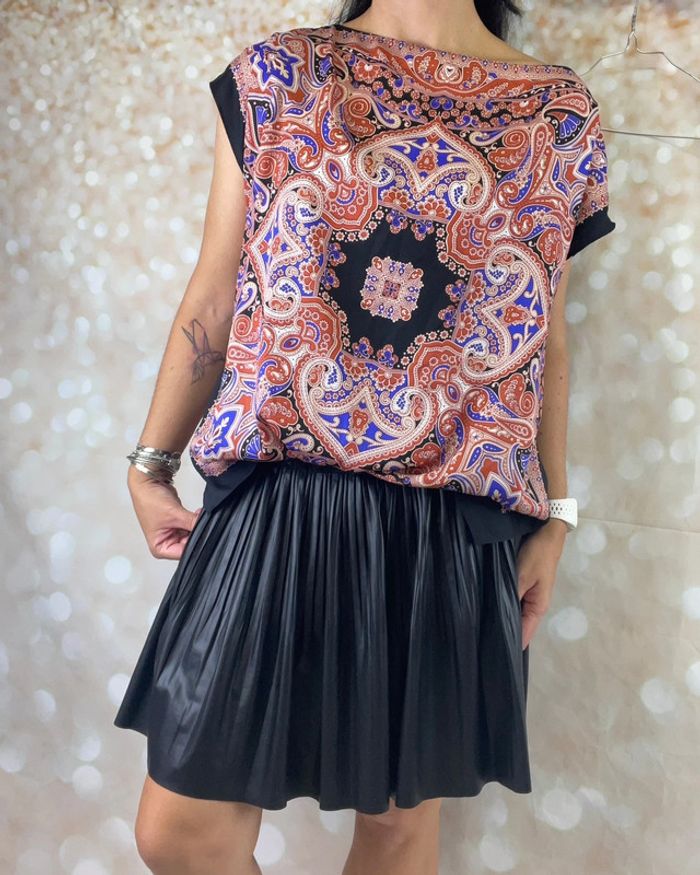 Top ZARA carré sans manche façon foulard