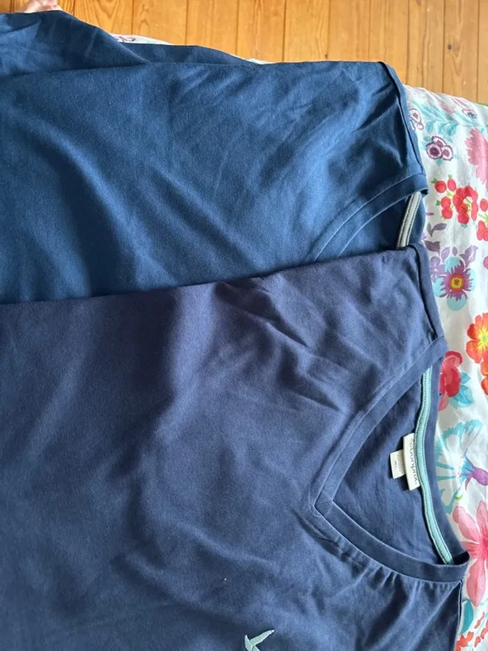 Lot 2 t shirt
