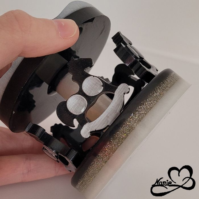 Le carrousel en résine Noir et Gris Pailleté !! 🎠 - photo numéro 4