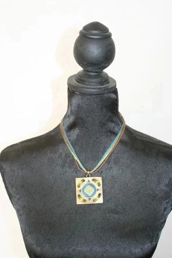 Collier neuf vert/bleu/marron