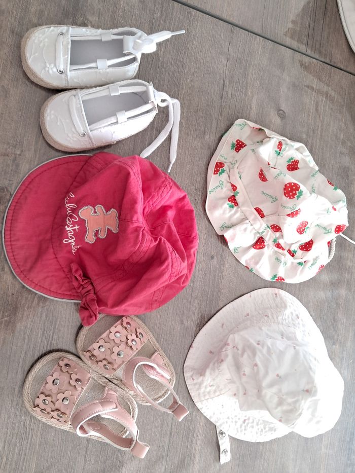 Lot casquettes/chaussures été  bébé 0-6 mois