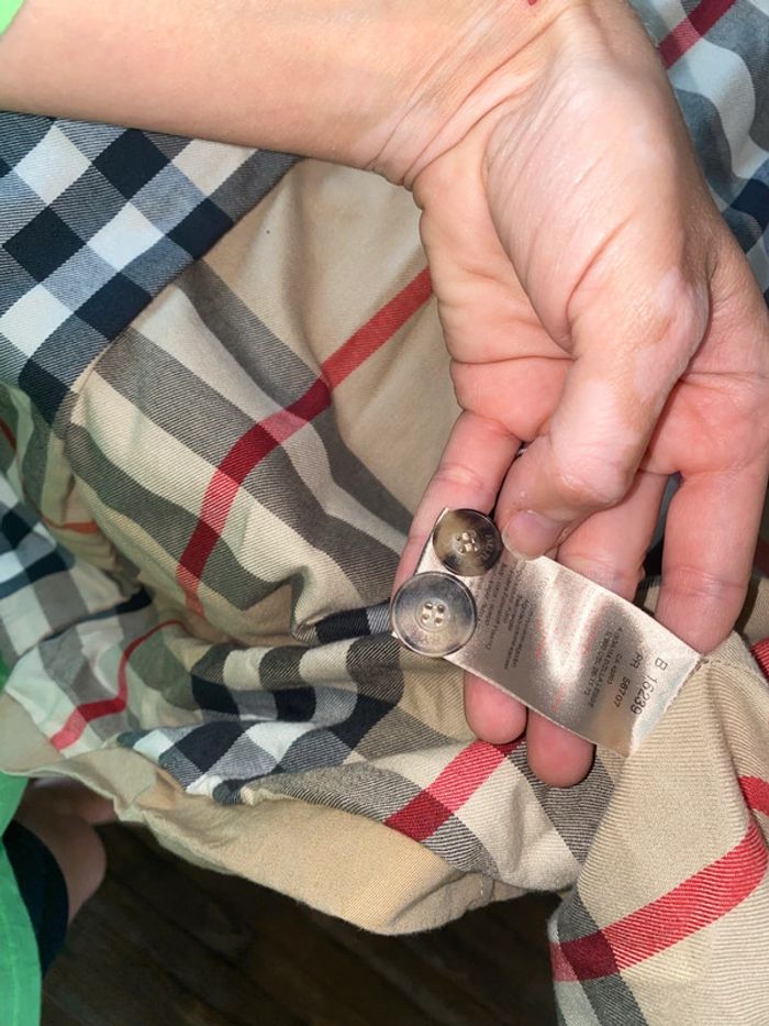 Trench burberry  14 ans (peut aussi convenir à un 34, petit 36) Valeur 900 euros - photo numéro 8