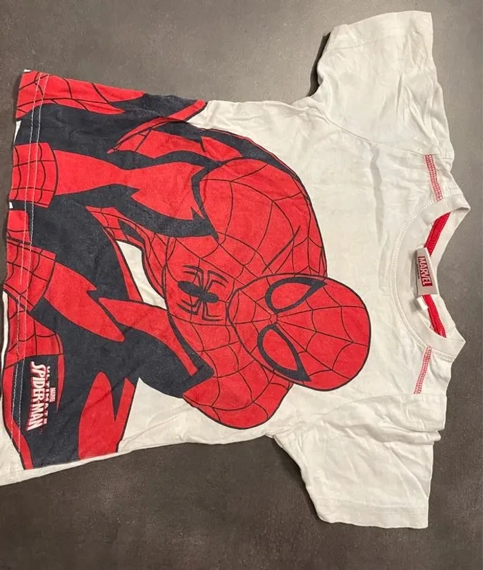 Lot T-Shirt manche courte . Taille 4 ans - photo numéro 3
