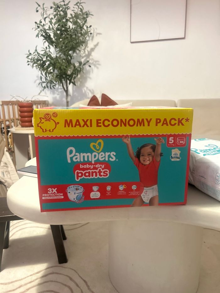 Carton couches Pampers taille 5 pants