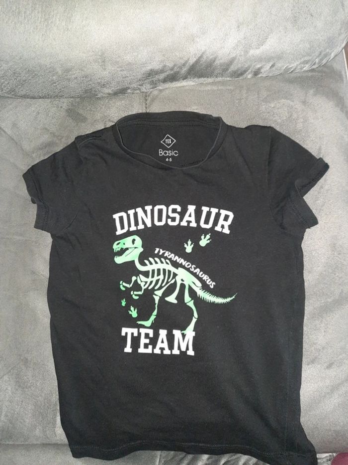 T shirt dinosaure