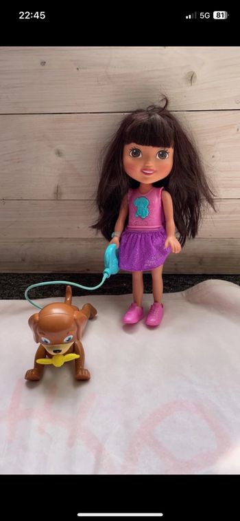 Poupee Dora et son chien