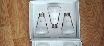 3 ampoules Philips hue color et white 75w 1100 Lumens neuves