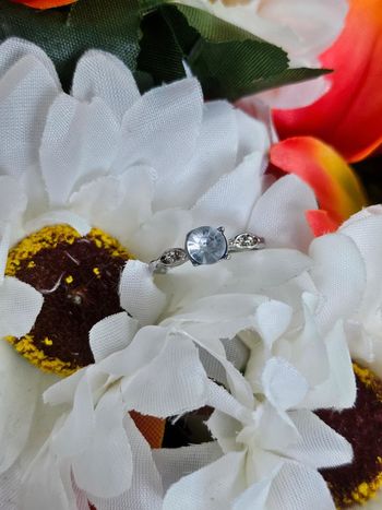 Bague avec pierre topaz transparente