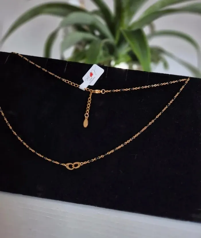 Collier long ajustable Dorée perles noires 
🌸 en acier inoxydable