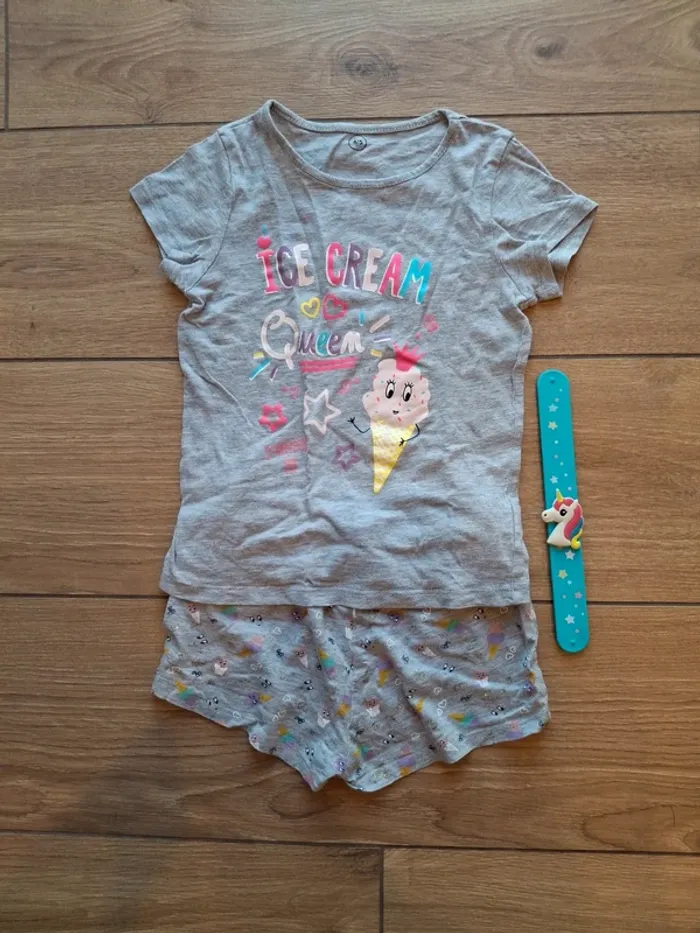 Pyjama short 5 ans très bon état