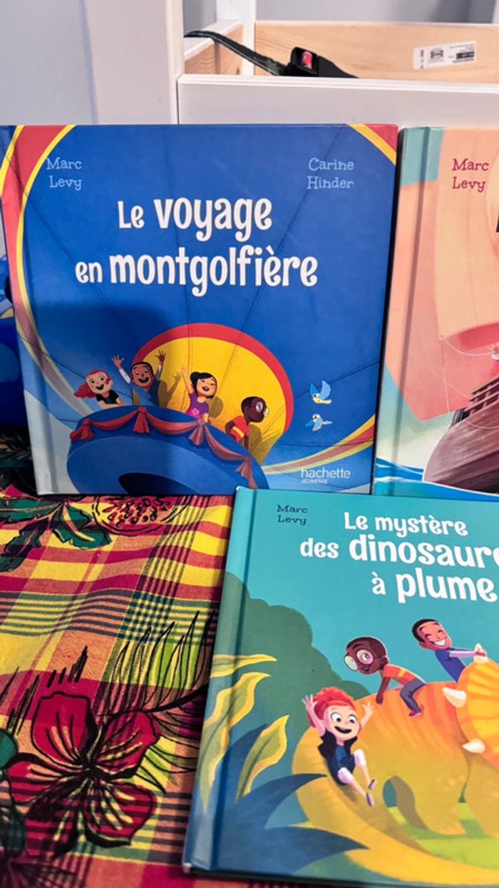 Lot de 5 livres jeunesse Hachette – Une aventure éducative signée Marc Levy & Carine Hinder - photo numéro 2