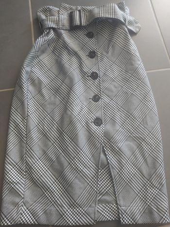 Jolie jupe femme taille 38 h et m comme neuve