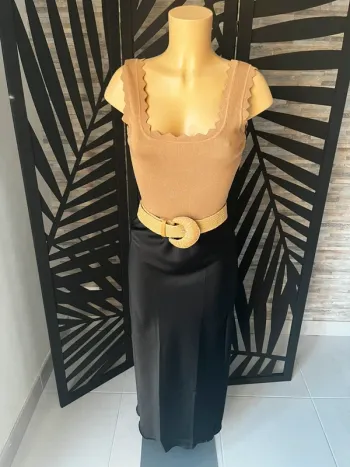 Jupe satinée couleur noire