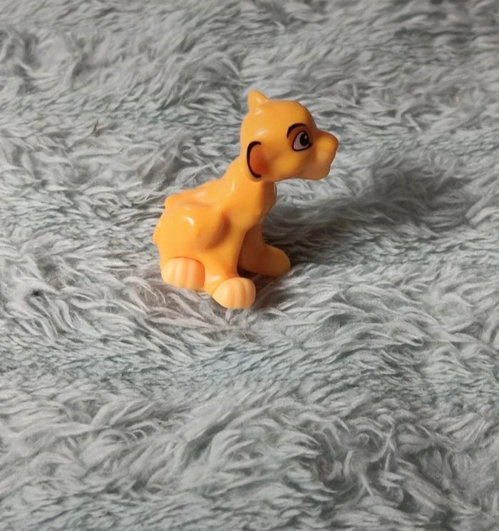 Figurine simba le roi lion disney kinde - photo numéro 4