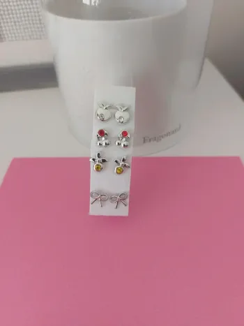 Boucles d'oreilles petites puces