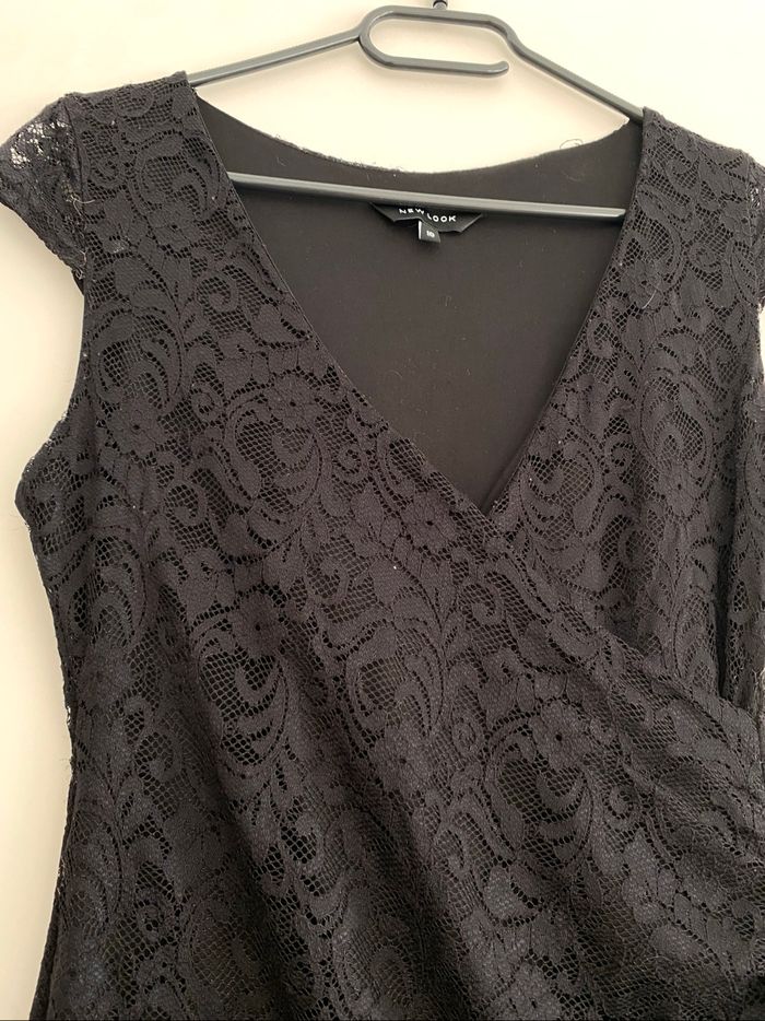Robe noire à dentelles - photo numéro 8