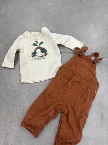 Ensemble salopette marron et t-shirt beige