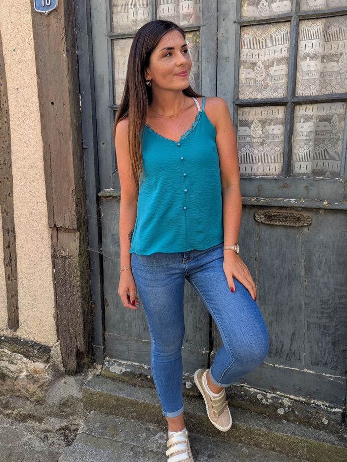 Top fluide Genève bleu canard col en V dentelle
TU - photo numéro 2